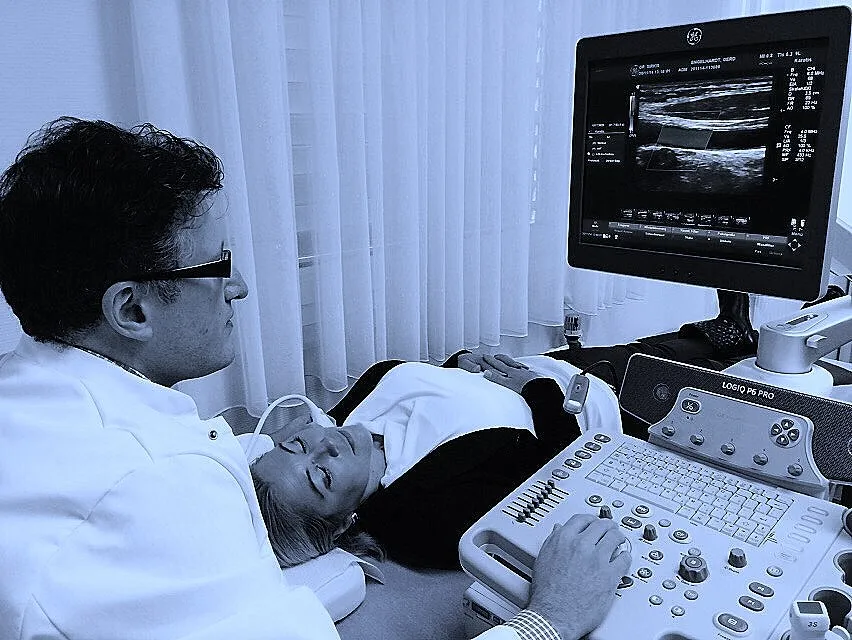 Ultraschalluntersuchung der hirnversorgenden Gefäße in der Praxis Dr. Sirkis
