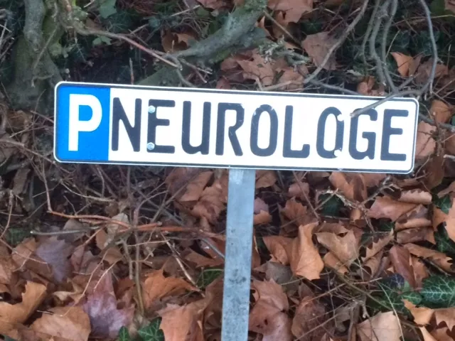 Praxisparkplätze hinter dem Haus Hinter der Heck 2 in Eschborn